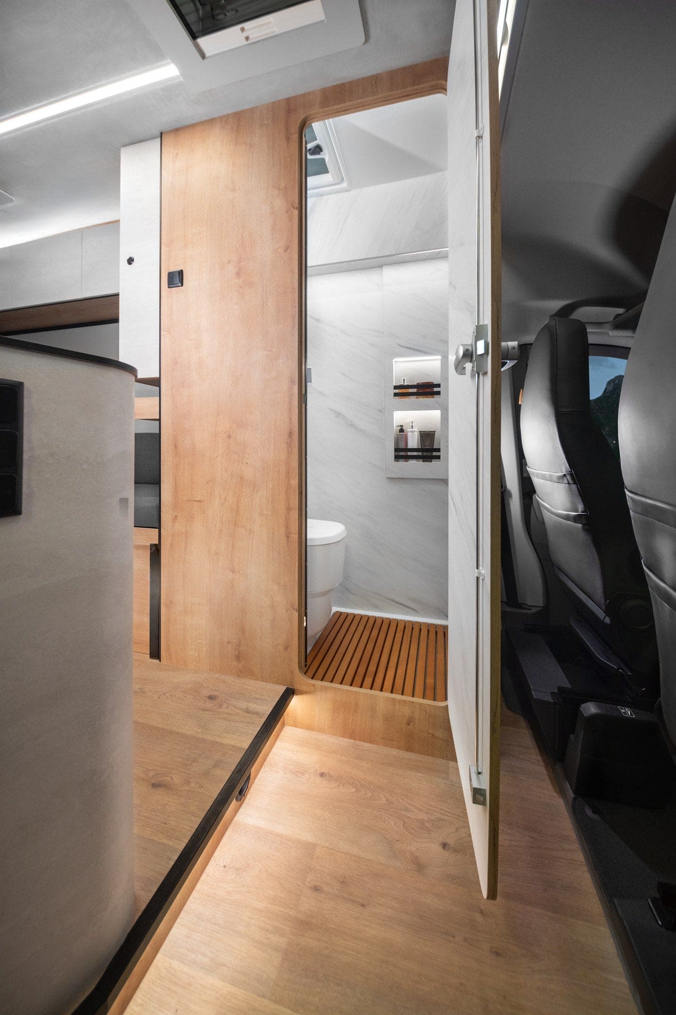 Globe-Traveller Falcon 2YS - bathroom